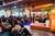 Podium in de Hal met publiek op stoelen er rond